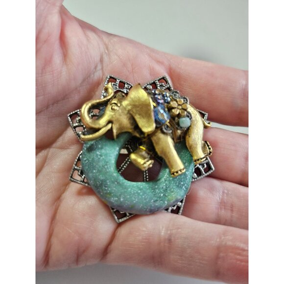 **Final Sale** Cara Stimmel Ltd elephant brooch - Picture 2 of 10